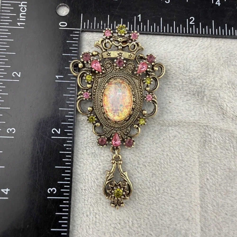 Vintage Sarah Coventry Brooch Contessa Crown‎ Gold tone Pink Rhinestone
